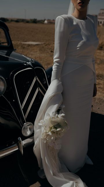 “That thin line separating the ordinary from the authentic. That’s Alba + Domingo.”
•
“Esa delgada línea que separa lo ordinario de lo auténtico. Así son Alba + Domingo.”